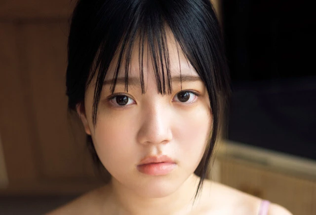 グラビア界のシンデレラガール・鈴原すずが17歳＆受験生の夏に水着で再登場！