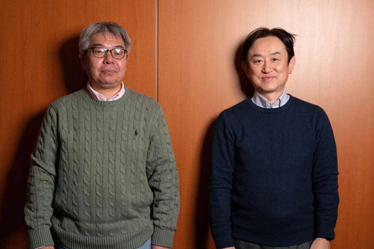 「IDOL3.0 PROJECT」の新グループの運営会社、株式会社オーバースの佐藤義仁代表取締役社長(左)と澤昭人取締役副社長(右)