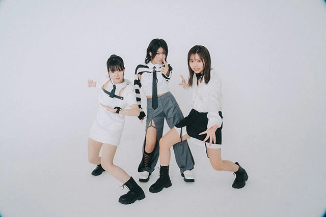 左からNATSU、NAVI、NICO