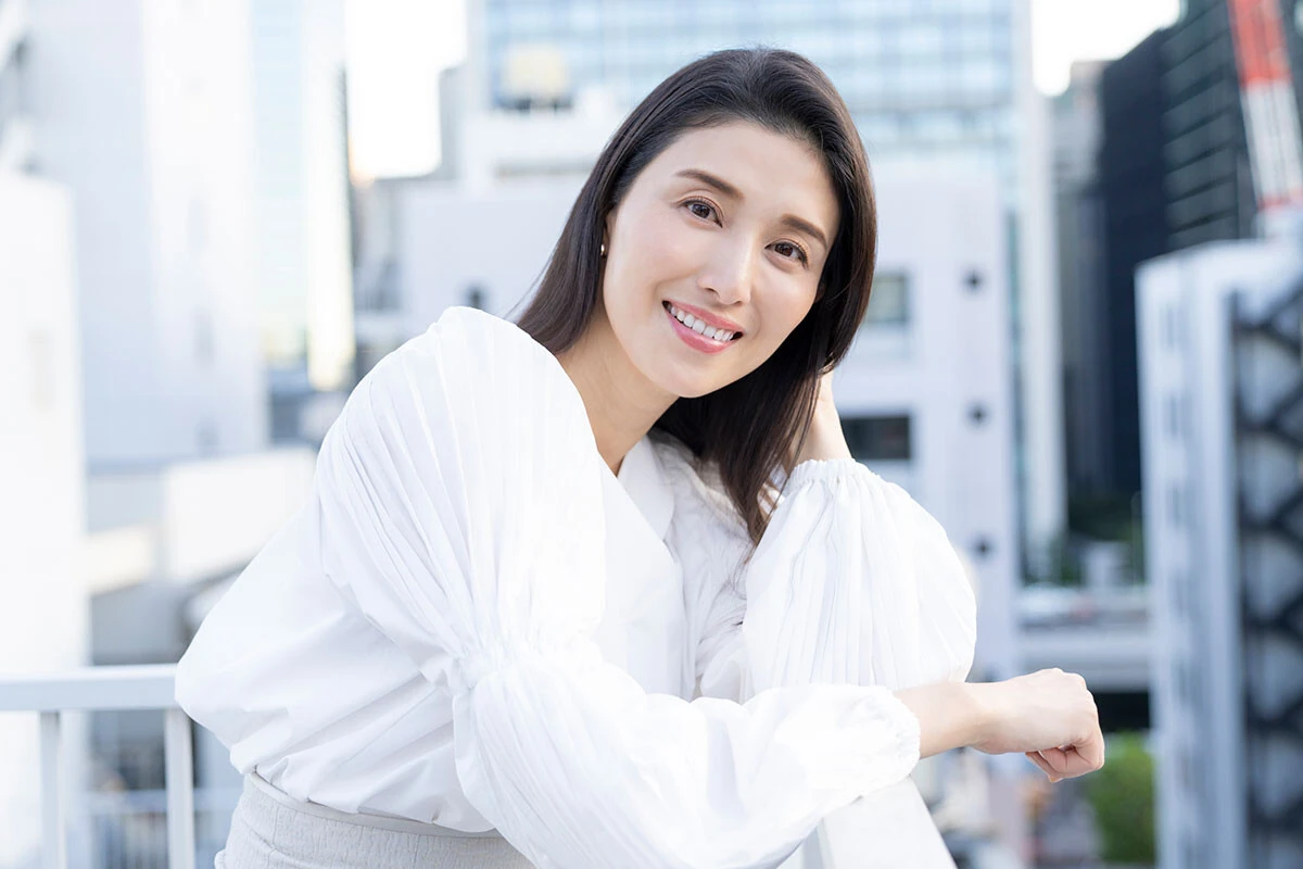 「国民の愛人」橋本マナミが語る初グラビアの記憶「山口百恵さんみたいだと話題になったんです(笑)」【初グラビア物語】