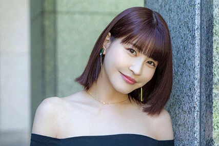 レジェンド・岸明日香が語る初グラビアの記憶「イヤイヤ切ったショートヘアのおかげでグラビアの仕事が増えました（笑）」【初グラビア物語】