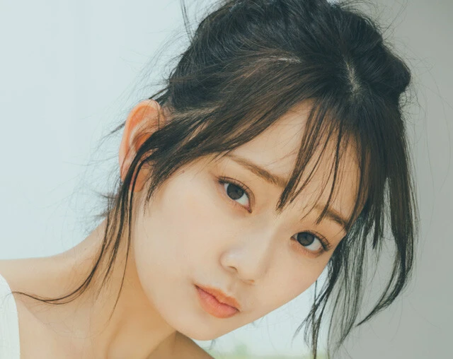 抜群のプロポーションをついに解禁！　〝可愛すぎる文筆家〟青戸しのが決意の初グラビアに挑戦