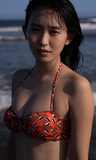 志田音々デジタル写真集『日本一かわいいお姉ちゃん～prologue～』（撮影／中村和孝）より