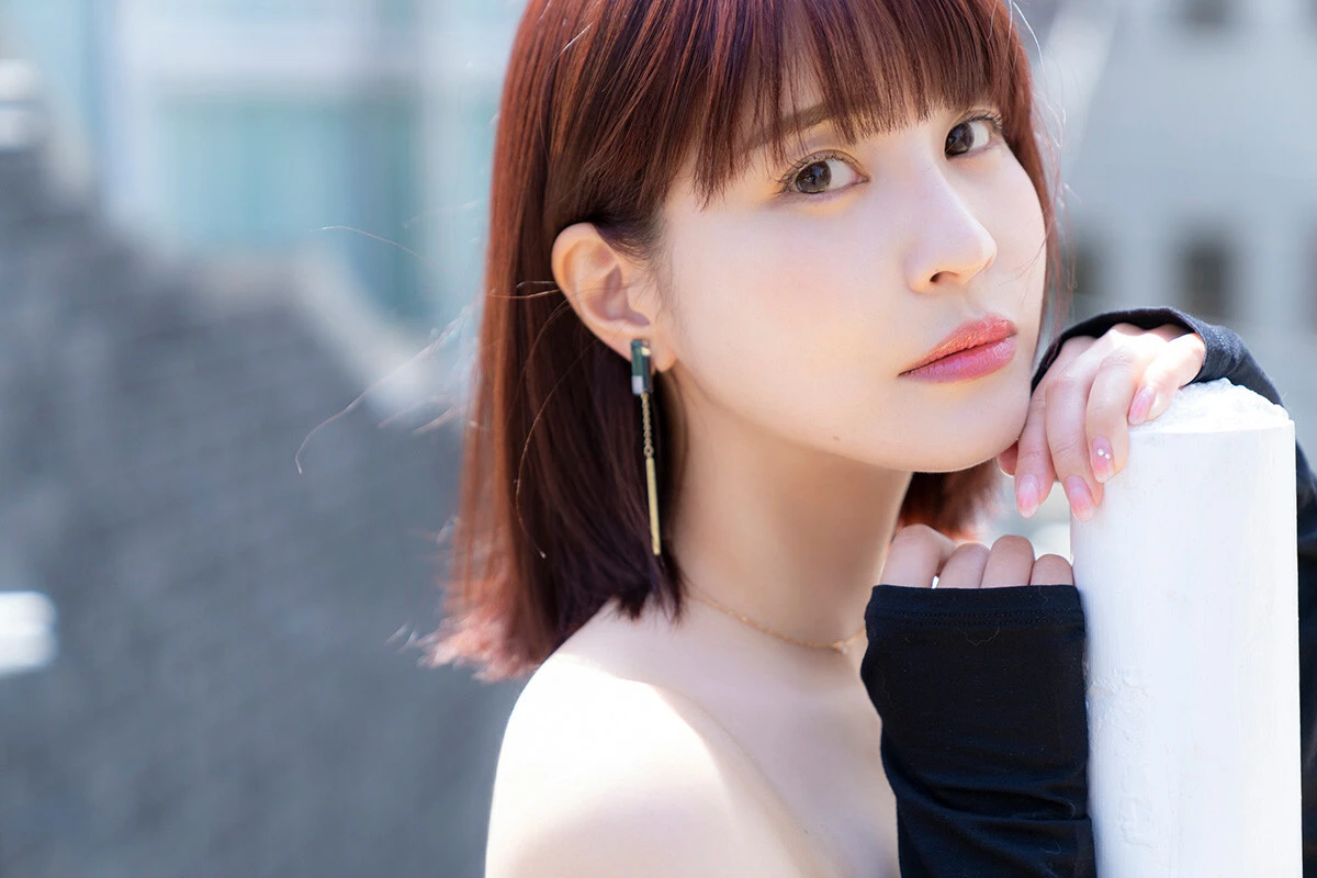 レジェンド・岸明日香が語る初グラビアの記憶「恥ずかしいを通り越してパニックでした（苦笑）」【初グラビア物語】