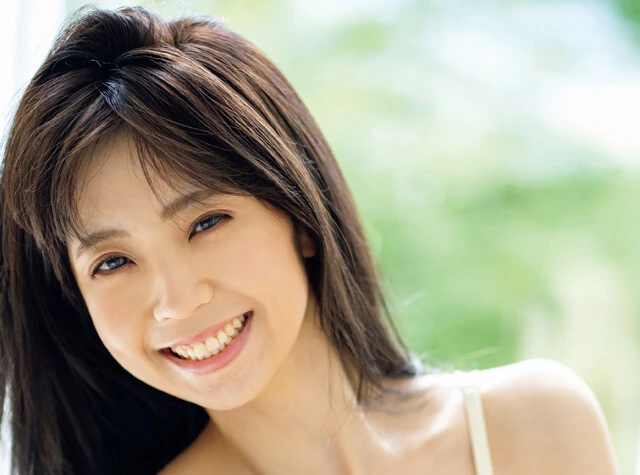 『仮面ライダー響鬼』天美あきら役の秋山依里が週プレのグラビアに16年ぶりの登場!!