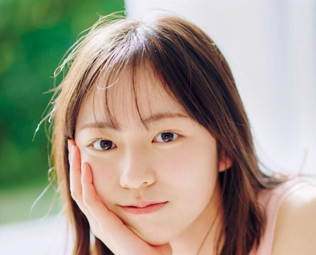 日向坂46の四期生・正源司陽子がグラビア登場！「落ち込む人に手を差し伸べられるアイドルになりたい」