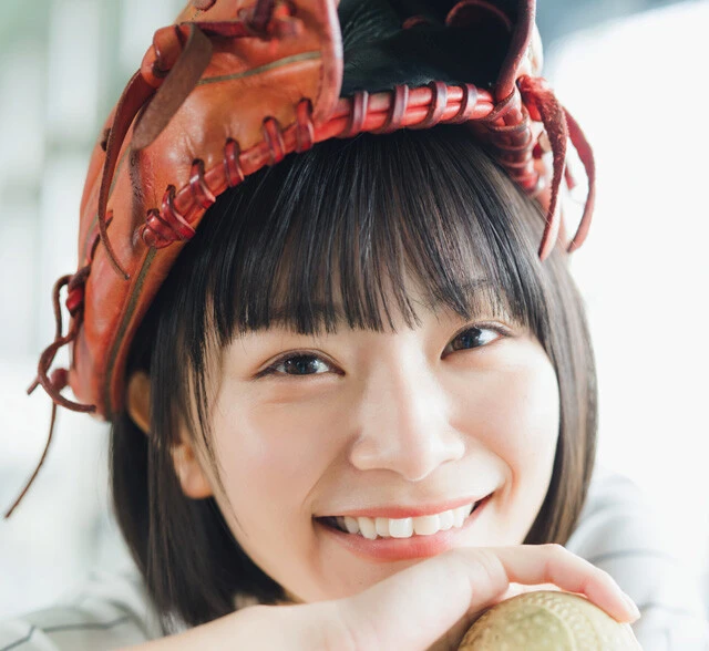 インスタの"神スイング"が話題に！アイドルグループ『ベンジャス！』の日高里緒が週プレに水着で登場！