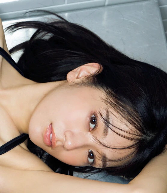 長月 翠が約1年半ぶりに週プレのグラビアに登場！　グラビアにお芝居に歌に大活躍中!!