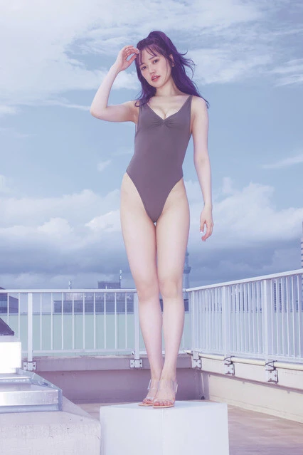 『週刊プレイボーイ』に水着グラビアで登場した戸田ころね