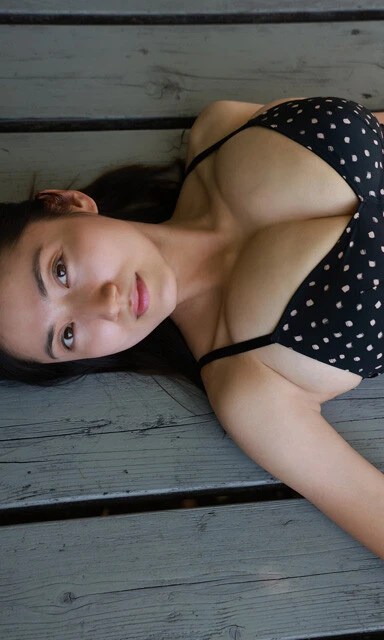 紗綾『こころはいつも少女のように』（撮影／松岡一哲）