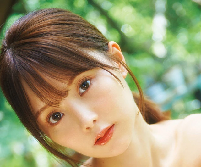 野球とサッカーを愛する〝貪欲キャスター〟吉田恵美が初めての水着グラビアに挑戦！