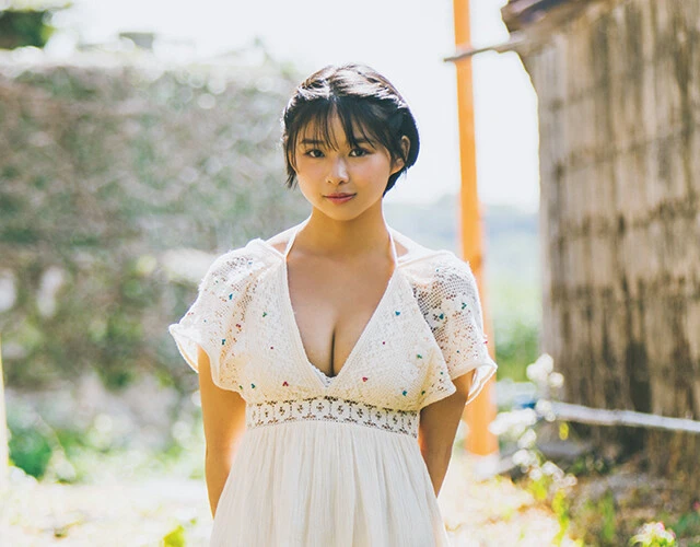 "ショートカットの超新星"・桑島海空（みく）、水着で週プレ初表紙＆巻頭グラビアに登場!!