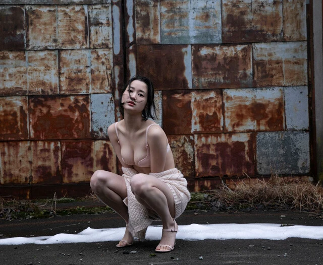 出口亜梨沙『雪国旅情』（撮影／西條彰仁）