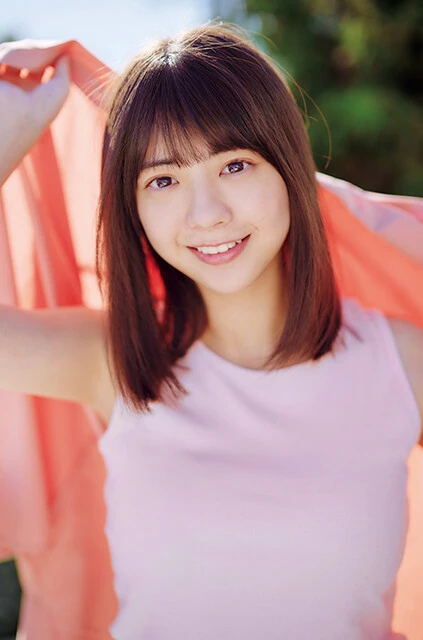 『週プレ52号』の表紙&巻頭グラビアに登場した冨里奈央