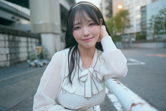 Oカップ女優の恋渕ももなの性の目覚めは小学生「奴隷としてオークションにかけられる妄想を......」