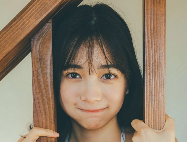 「ミスマガジン2023」グランプリ。モスバーガーCMに出演中の17歳・今森茉耶が週プレに水着で1年ぶりの登場！