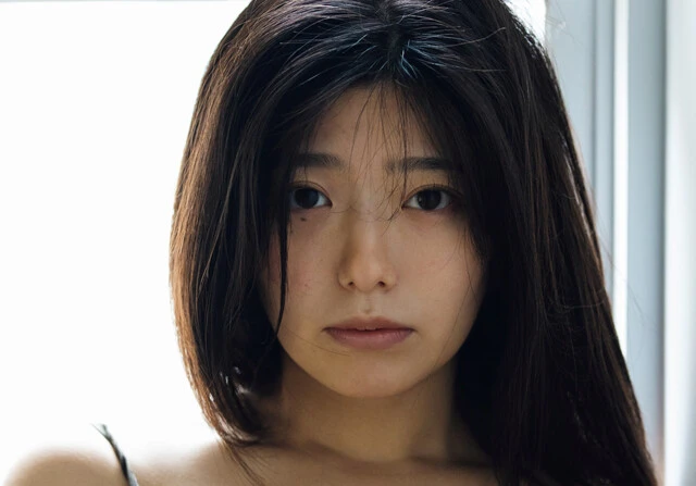 "脱サラ女子大生グラドル"・山田かなが袋とじグラビアで見せた極限美裸身「裸で"ドカン"とやり切りました。後悔はないです」