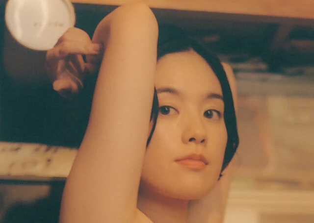 筧美和子の写真集『ゴーみぃー』に連なる物語。8月29日(木)から写真展を開催!「佐内さんの写真に私らしい私が写っている。それがすべてかなって」