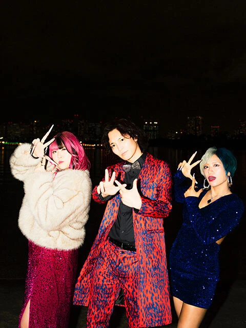 (左から)ぱーてぃーちゃんの金子きょんちぃ、すがちゃん最高No.1、信子