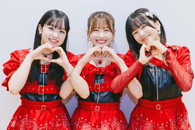 左から龍頭綺音、松岡はな、江浦優香