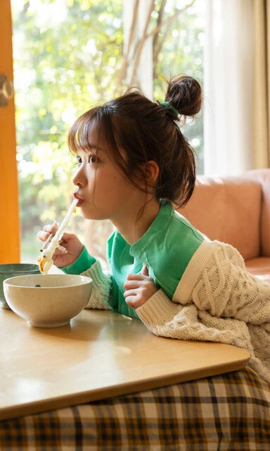 青井春『ゆるエロの極み』（撮影／西條彰仁）