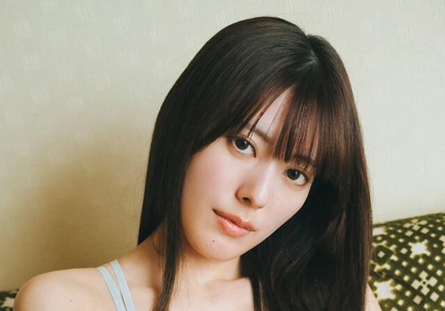 美形すぎる顔立ちに奇跡のくびれ...。『水ダウ』発グループのメンバー、ナオ・オブ・ナオがグラビアで見せる素顔