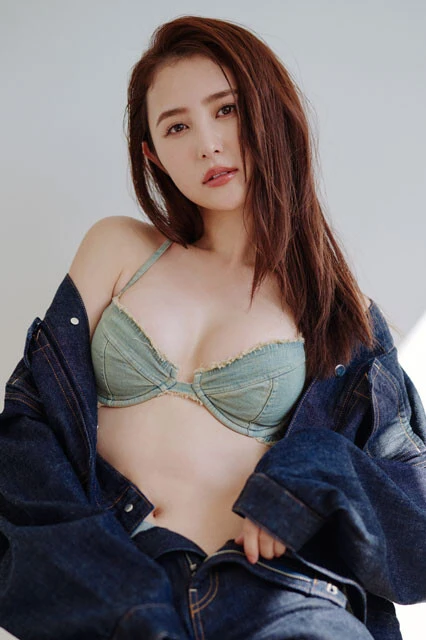 2024年1月のベストセラー1位はまつきりな！　『週プレ グラジャパ！』で最も売れている写真集ベスト10