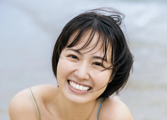 「ばりやわとんこつ」として活動するインフルエンサー・新谷あやかが週プレに水着で2回目の登場!