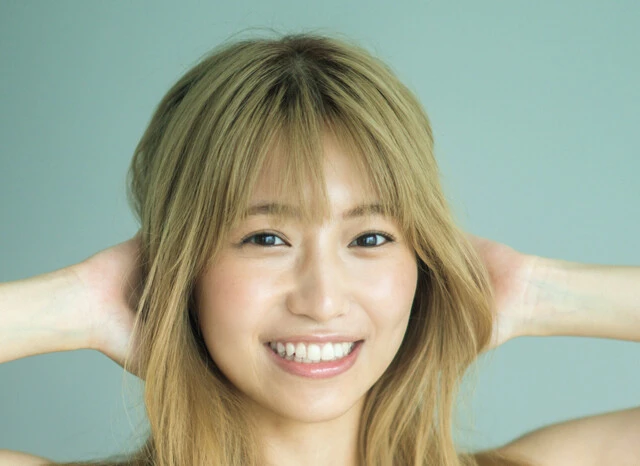 「HKT48」を卒業した山下エミリー、初のソログラビアでイメージ一新！「本当はめちゃめちゃ人に甘えたいタイプなんです」