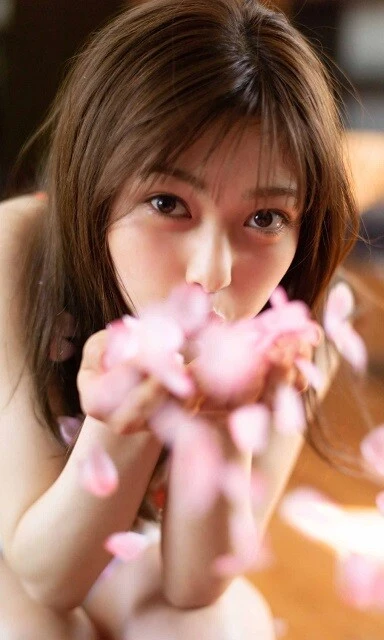 井上咲楽デジタル写真集『遅咲きの花』／撮影：細居幸次郎