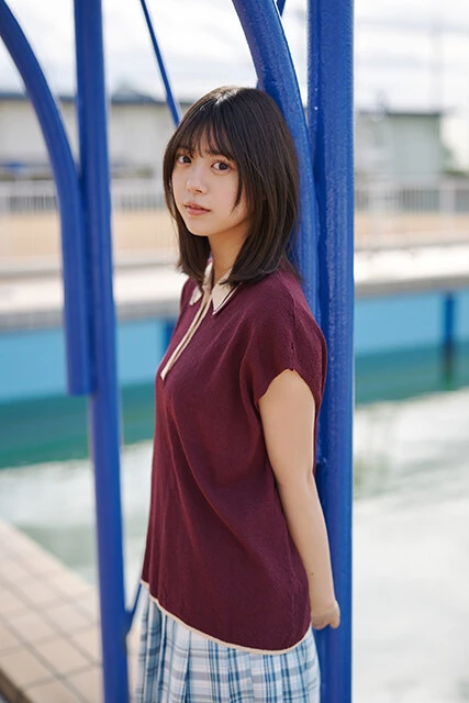 乃木坂46の冨里奈央が表紙&巻頭グラビアに登場