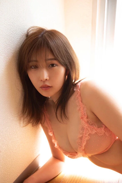 『週刊プレイボーイ』のグラビアに登場した花雨