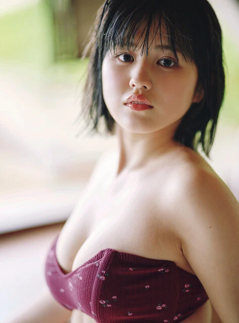 『週刊プレイボーイ』のグラビアに登場した池田レイラ