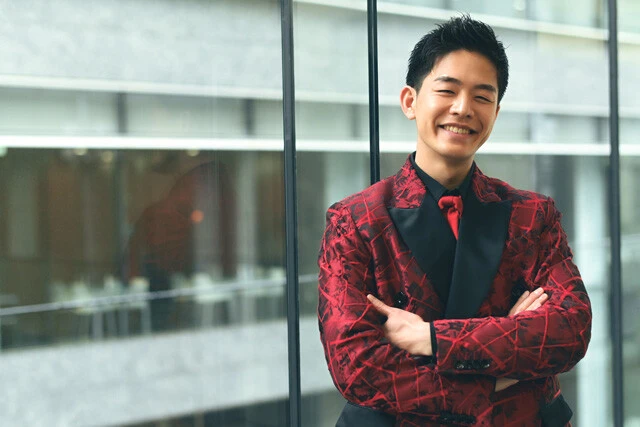 秋元康がプロデュースする昭和歌謡男性グループ「SHOW-WA」メンバー・井筒雄太「追い込まれるのが好きなんです(笑)」