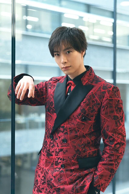 大手企業で働いていた塩田さん。営業マン時代のスキルを活かし、1000人集客イベントのフライヤーは本人が作成したという。