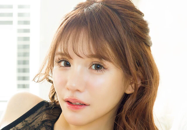 Breaking Downラウンドガールで『姉ageha』モデルの整形美女・平瀬あいりが週プレ初登場！「胸も自然な感じで2回豊胸して良かったなって思いました（笑）」