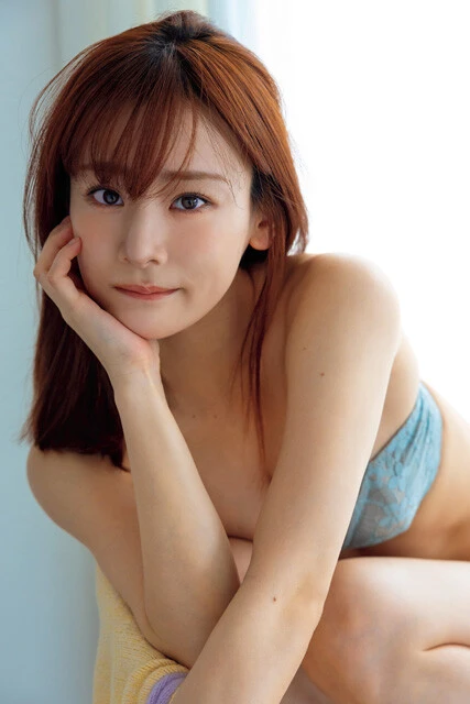 『週刊プレイボーイ』のグラビアに登場した福岡みなみ