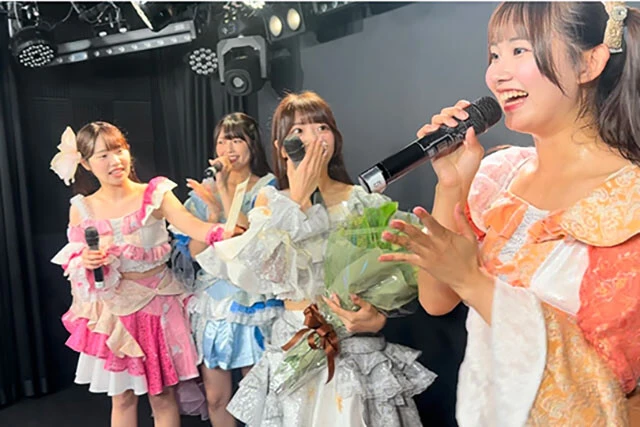 サプライズに驚く清水美来