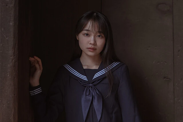 女優デビューも果たした人気モデル・林芽亜里「朝起きて、制服を着て、学校に行く準備をする。それが一番の青春なのかもって」【制服と、私と。】