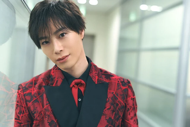 秋元康がプロデュースする昭和歌謡男性グループ「SHOW-WA」32歳最年少・塩田将己「1000人ライブに向けて現実でも夢の中でも必死に呼び込みしています！」