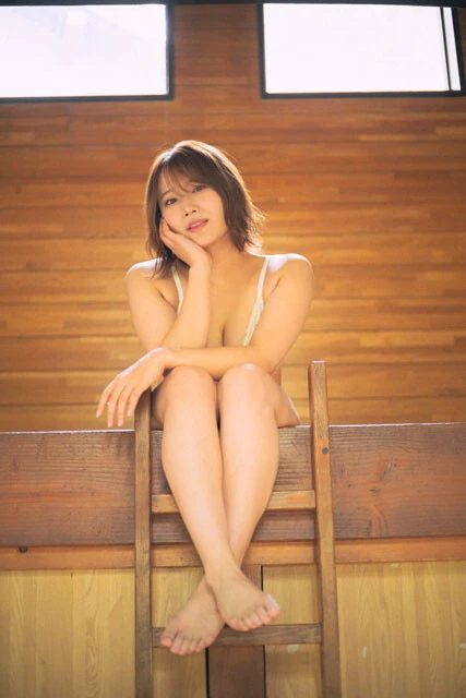 元NMB48の城恵理子が初のデジタル写真集を発売!「撮影で焚き火したりラーメン作って食べたり、ほんまにキャンプしているみたいで楽しかったです!」