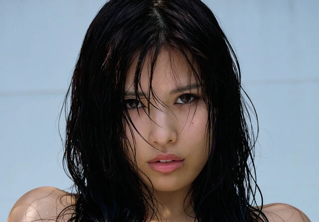 "褐色のグラマラス"！　人気ラウンドガールのRISABOOOが週プレ初登場「日サロで黒く焼いてリングに立ったら、めちゃバズりました！」