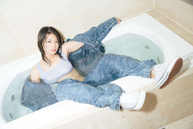 デジタル写真集『toxic』より(撮影/カノウリョウマ)