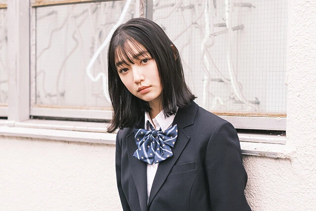 女優、モデル、アーティストの"三刀流"小宮山莉渚「何かしてなきゃ気が済まないので仕事と学業の両立も楽しかったです!」【制服と、私と。】