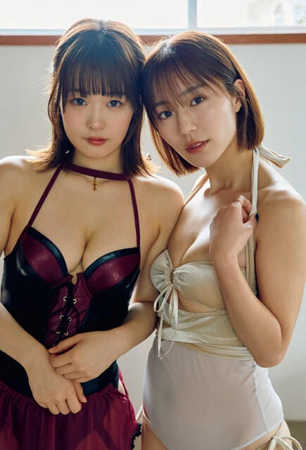 『週刊プレイボーイ』のグラビアに登場した井出美希(右)と上杉真央(左)