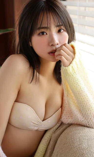 【デジタル限定】麻生果恩写真集『くちびる。』　(C)田口まき／週刊プレイボーイ