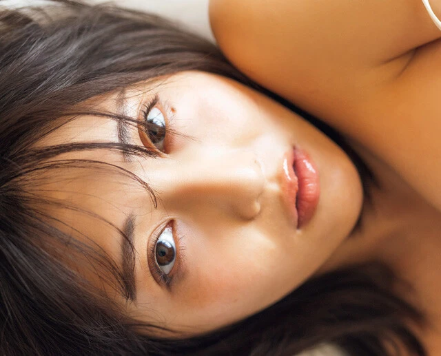 完璧すぎるカラダのグラビアスター・辻りりさが週プレ登場「スタッフさんの"こうしたい"に合う表現をするのが自分の仕事」