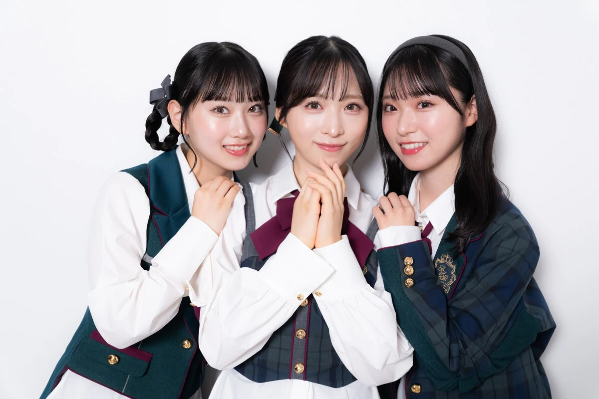 （左から）徳永羚海、小栗有以、山内瑞葵