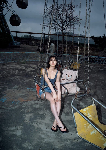 ファースト写真集『浮泳夢』（撮影／佐藤裕之）