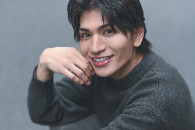 自然の景色や旅行が大好きで、独特な感性を持つ癒し系・鈴木渉。好きな女性のタイプは、穏やかな人。「穏やかだと喧嘩にならないじゃないですか。ポワンとしている人なら待ち合わせに５時間くらい遅れたとしても『そういうこともあるよね』って思えるし全部許せちゃう。あとは、心休まる香りの人にも惹かれます。香水でいうなら、ローズすぎないローズというか......、ちょっとローズですね」